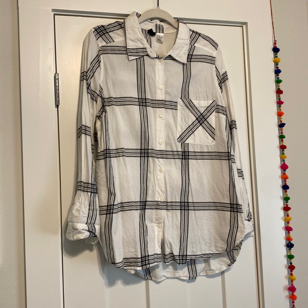 Like new black and white light weight flannel